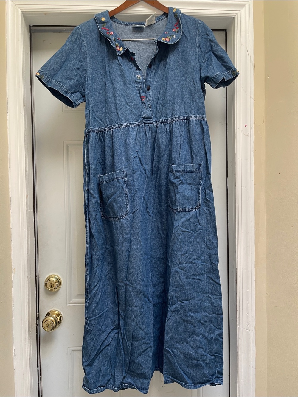 Vintage Embroidered Collar Denim Midi Dress in Blue
